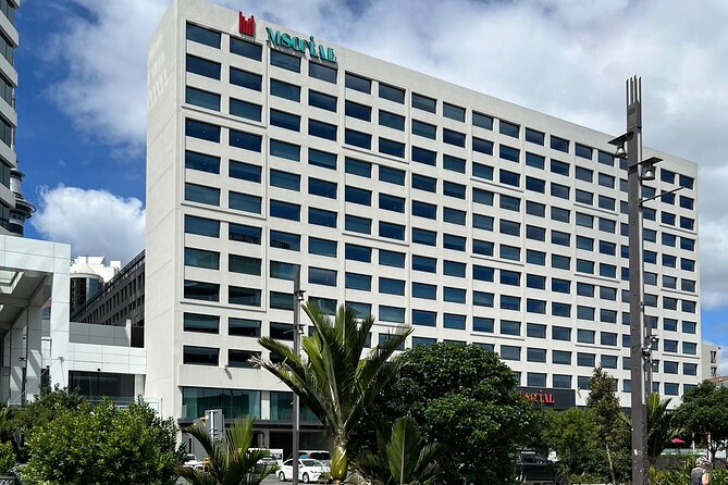 Private Transfer From Auckland City To Auckland Airport - Helpful drivers, luggage assistance, and small safety checks