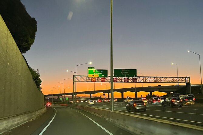 Private Transfer From Auckland City To Auckland Airport - Communication before the car arrives