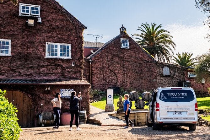 Private Waiheke Food & Wine Tour - What the private guide adds