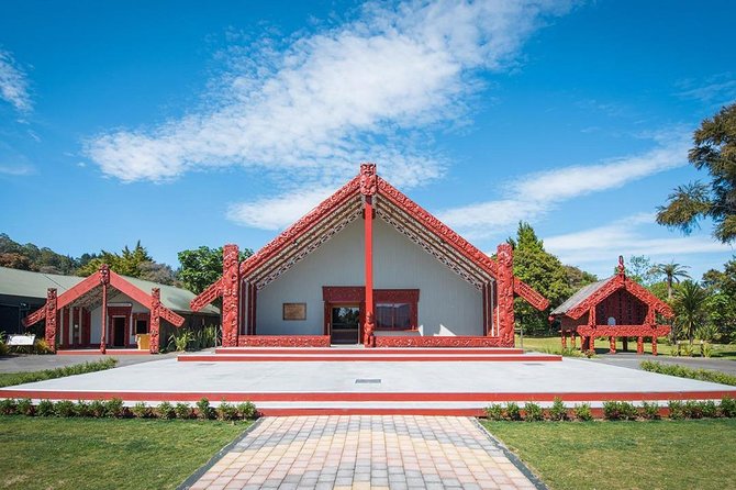 Rotorua Highlights Tour inc. Te Puia Tour, Lunch & Cultural Show - Rotorua city sights in a short guided drive
