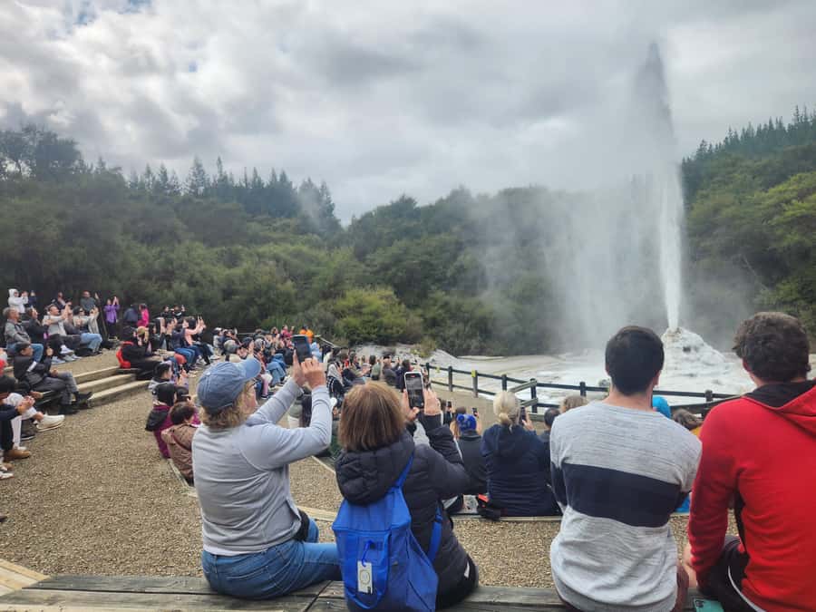 Rotorua & Taupo DayTour Waiotapu & Huka Falls from Auckland - Key points at a glance