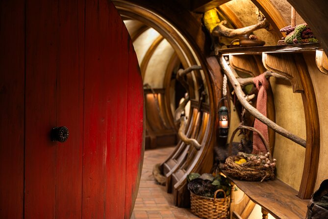 Small-Group Hobbiton and Waitomo Day Tour with Lunch from Auckland - Why pair Hobbiton with Waitomo?