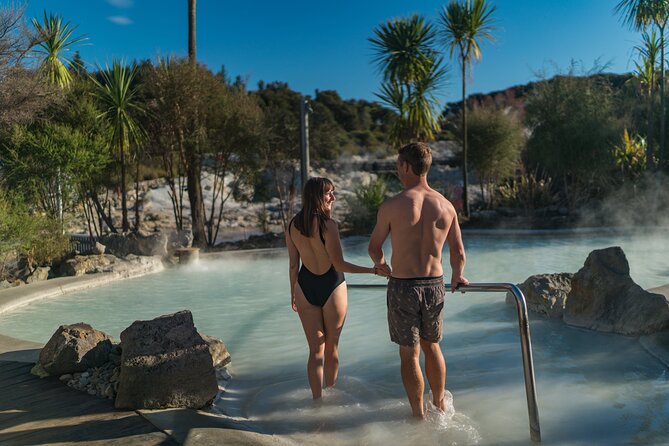 Te Puia & Hells Gate incl. Mud Spa Experience Private Tour - A hangi lunch gives the Te Puia visit more substance