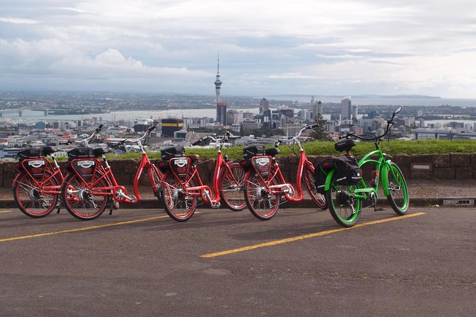 The Classic: our most popular electric bike tour of Auckland's Highlights - The harbor bridge, Wynyard Quarter, and the Pink Path