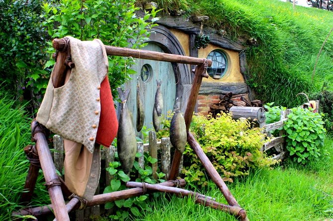 The Hobbiton Movie Set Small-Group Guided Tour from Auckland - Pickup is the part to handle carefully