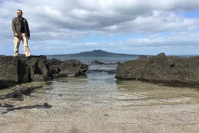 Volcanoes, Coasts, and Secret Spots Afternoon Tour in Auckland - Mike’s guiding style