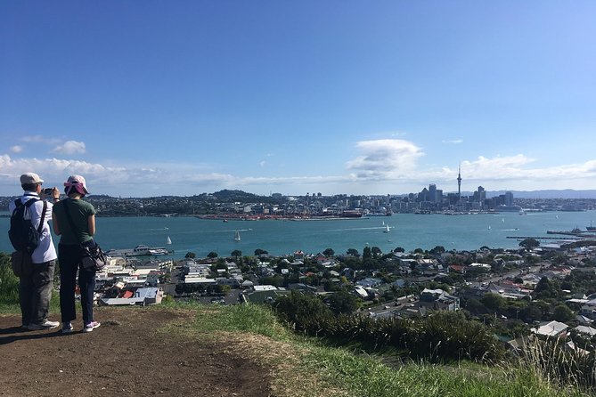 Volcanoes, Coasts, and Secret Spots Afternoon Tour in Auckland - Lake Pupuke and the volcano beneath the water