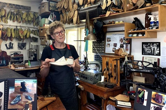 Waiheke Island Private Art Tour - Sue Engels: where shoemaking becomes art